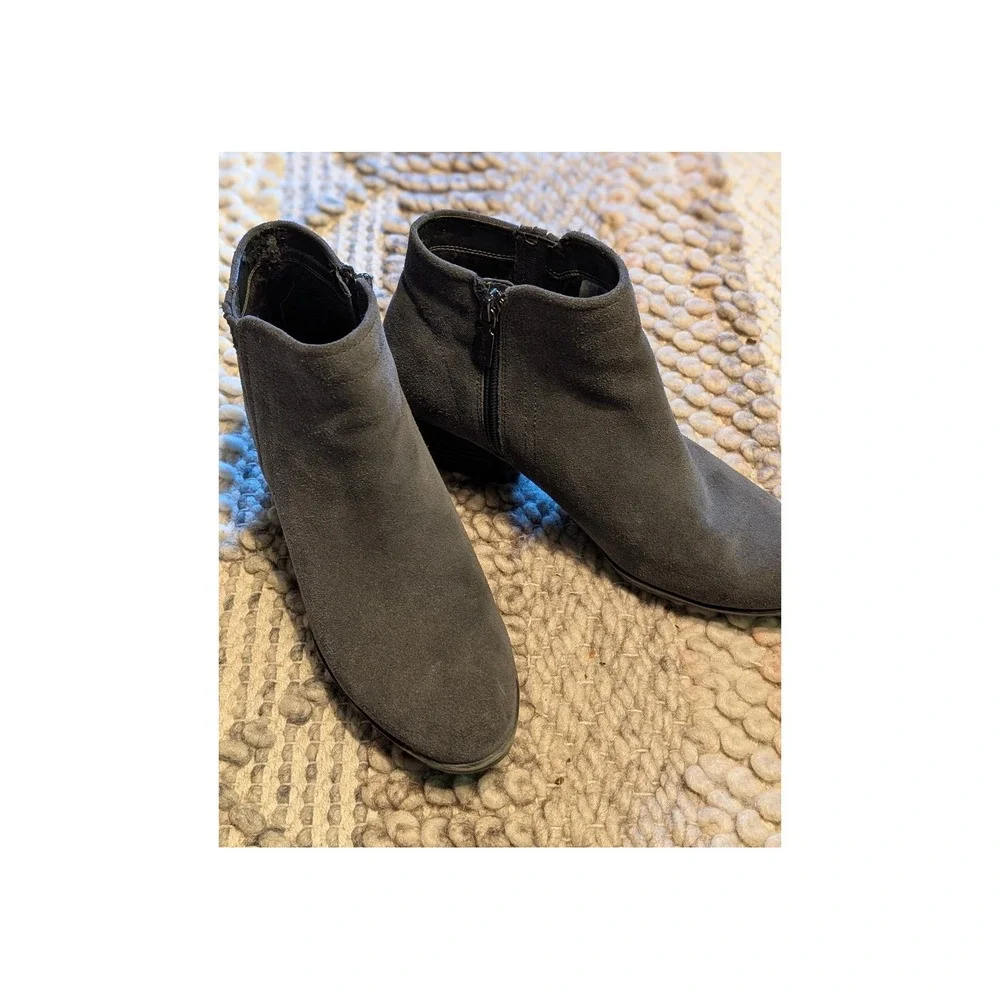 Blondo Waterproof Grey Suede Ankle Boots Block Heel Booties Almond Toe size 7
